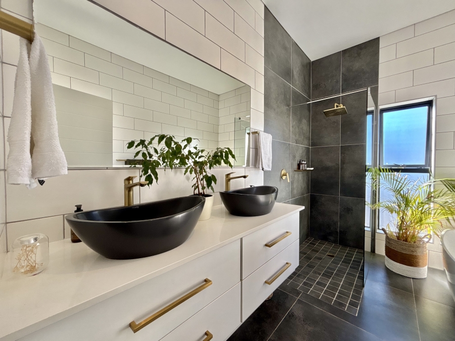 4 Bedroom Property for Sale in Sandown Western Cape